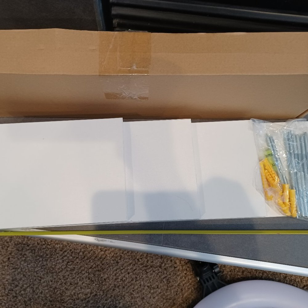 Set of four white floating shelfs (Brand New) - Picture 7 of 9